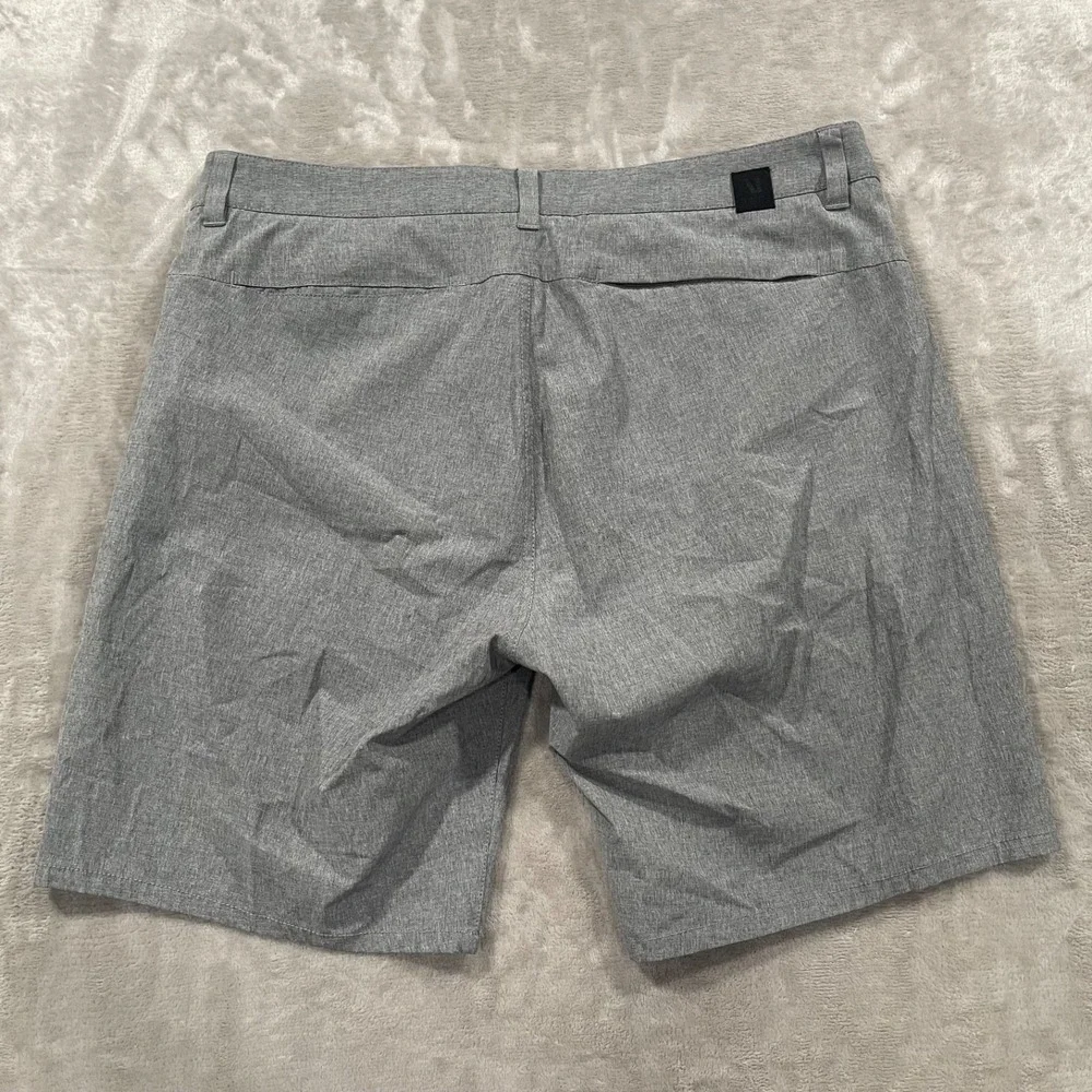Vuori Aim Shorts Mens 34 Gray Performance Stretch Golf Casual Chino Preppy